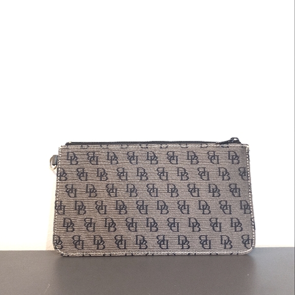 Dooney & Bourke pouch - Picture 13 of 14